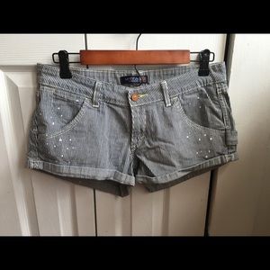 Levi’s Striped, Deconstructed, shorts size 7.